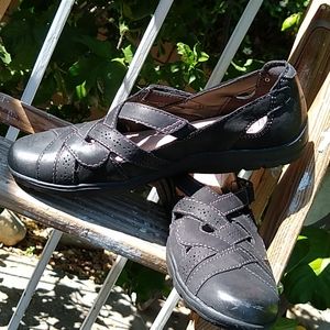 Earth Origins Leather Uppers NWOT Black/Velcro